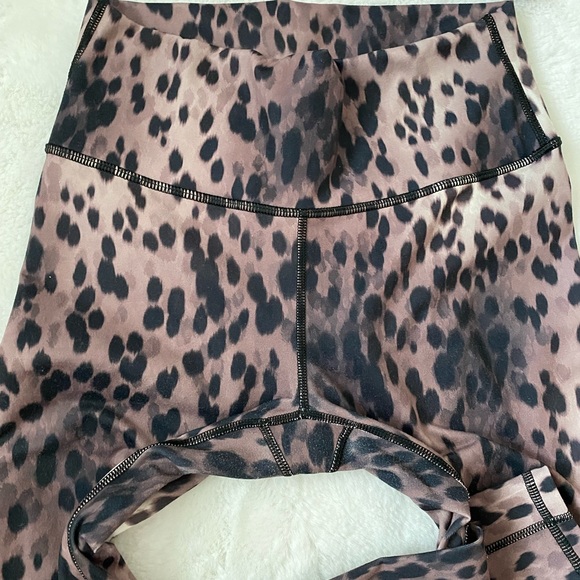 Fabletics leopard spotted powerhold workout leggings bra set - Picture 5 of 11